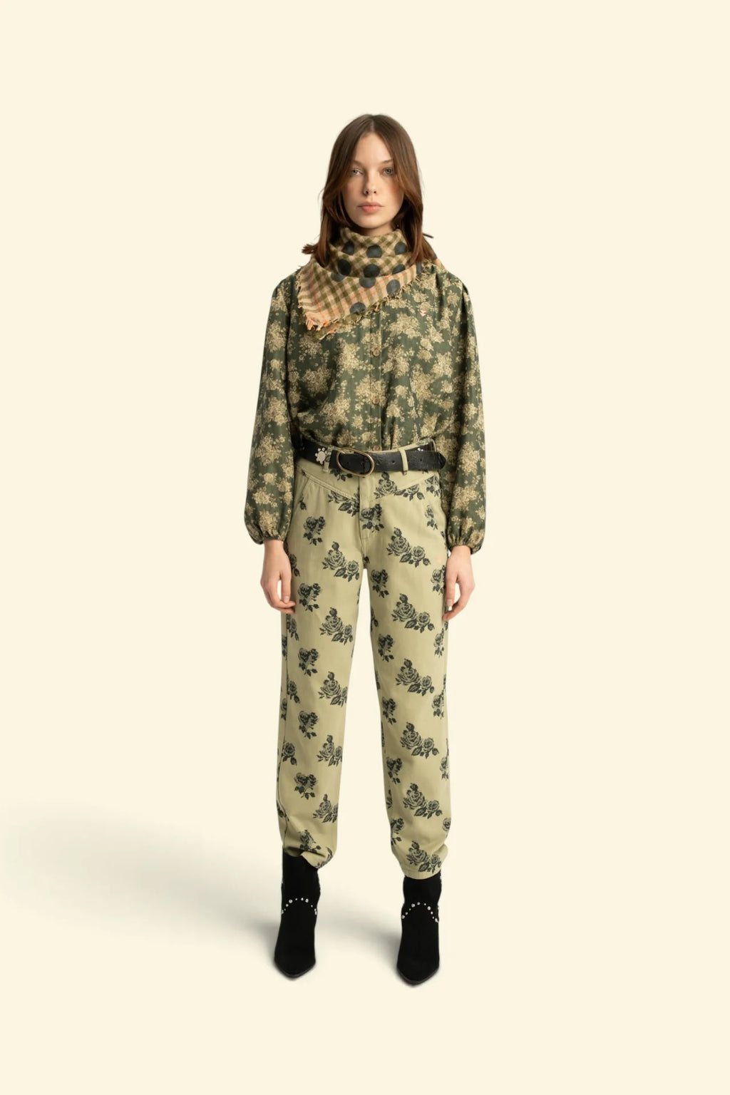 PANTALON KAKI À FLEURS