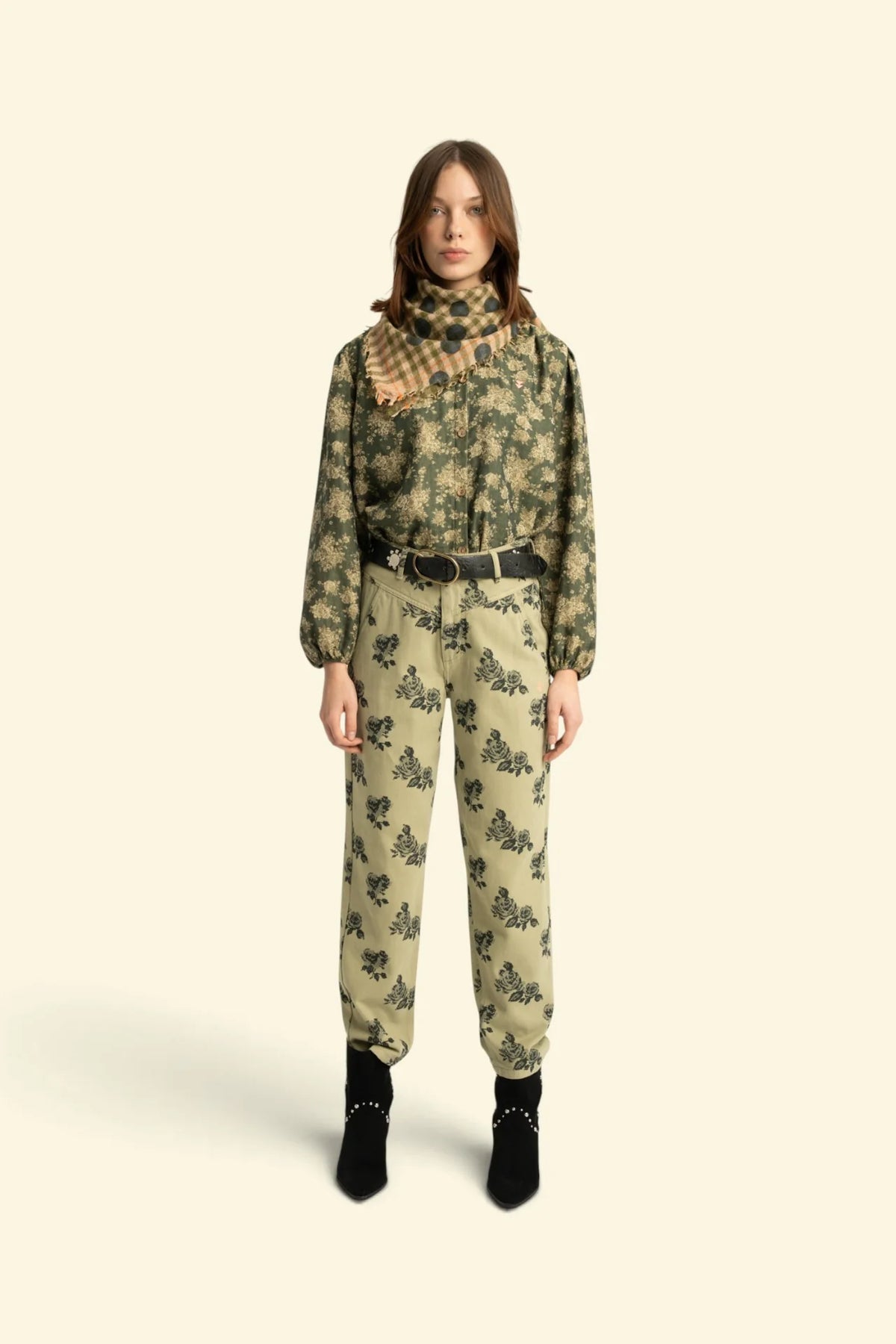 PANTALON KAKI À FLEURS