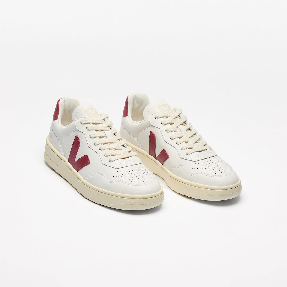 Baskets VEJA V-90 LEATHER WHITE MARSALA